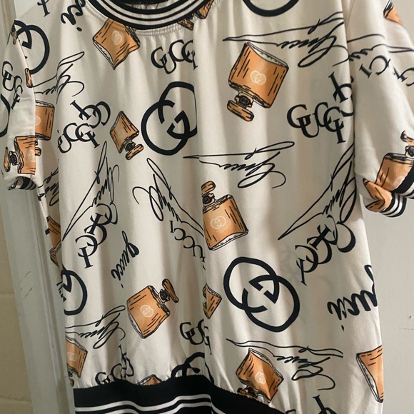 Gucci White and Black Short Sleeve Tee with Gold Accents - Picture 1 of 2